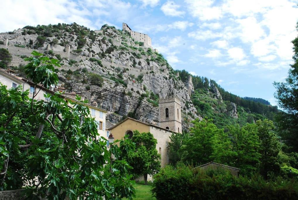 Les Gites D'Intervalles Entrevaux Exterior foto